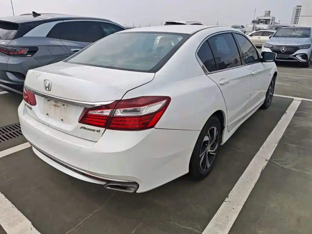 Honda Accord — миниатюра 7