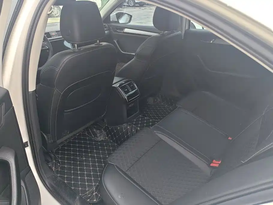 Skoda Superb — миниатюра 11