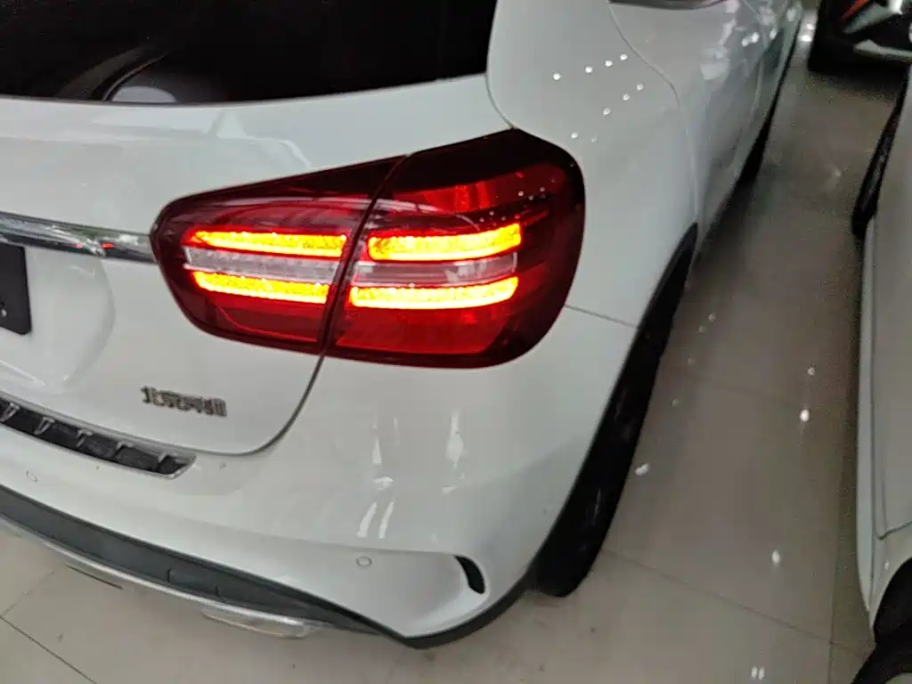 Mercedes-Benz GLA — миниатюра 8