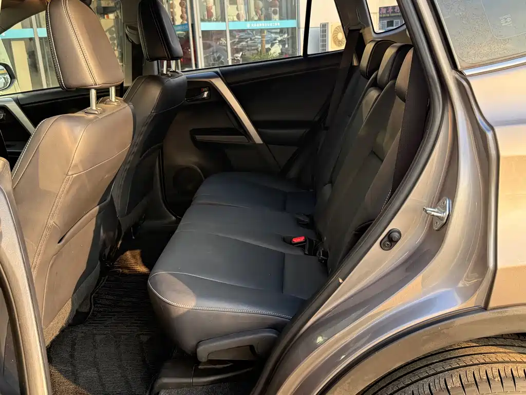 Toyota RAV4 — миниатюра 17