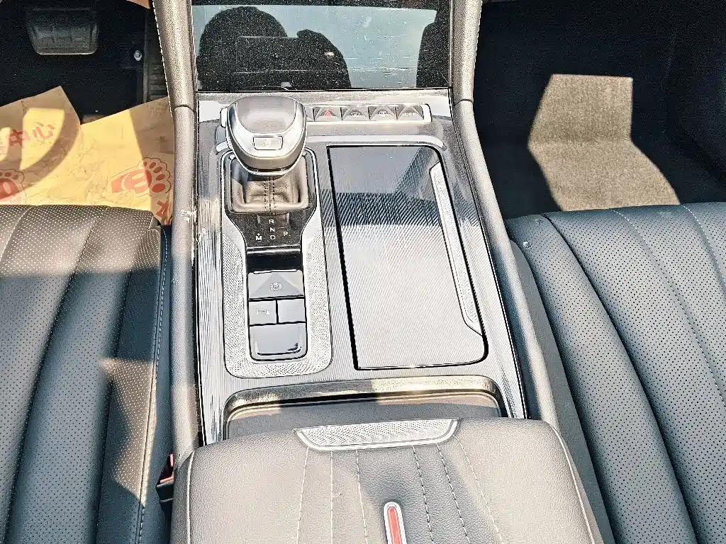Hongqi Hongqi H5 — миниатюра 7