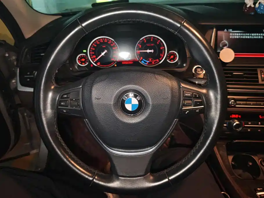 BMW 5 Series — миниатюра 15