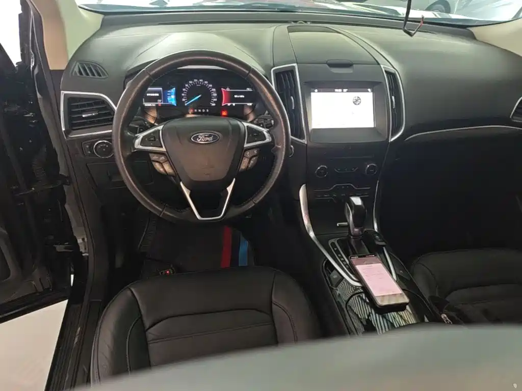 Ford Edge — миниатюра 10