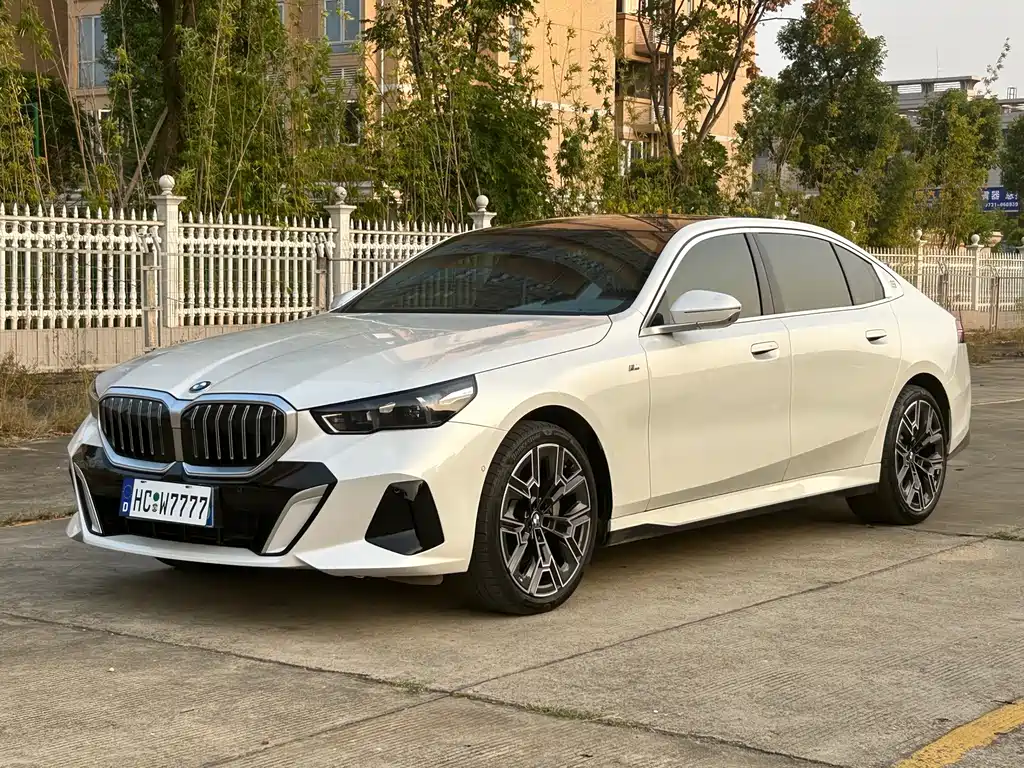 BMW 5 Series — миниатюра 2