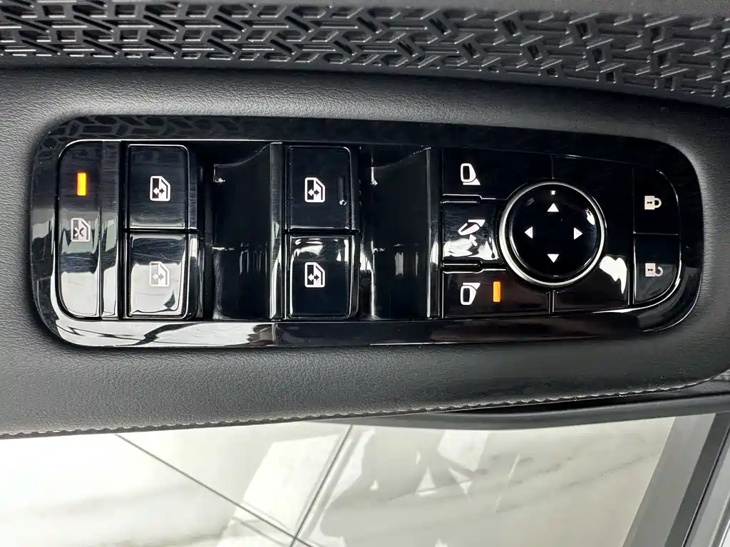 Nissan Ariya — миниатюра 12