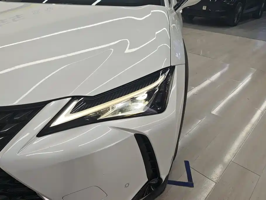 Lexus UX New Energy — миниатюра 5