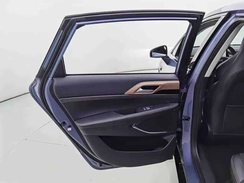XPeng P5 — миниатюра 10