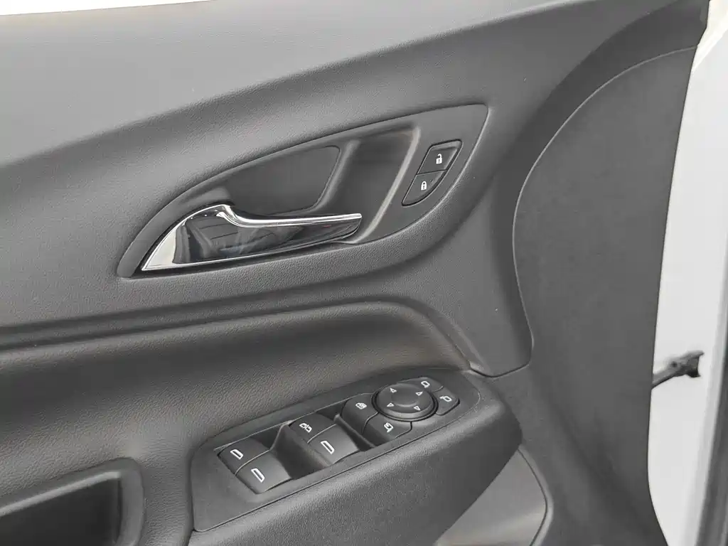 Chevrolet Equinox — миниатюра 27