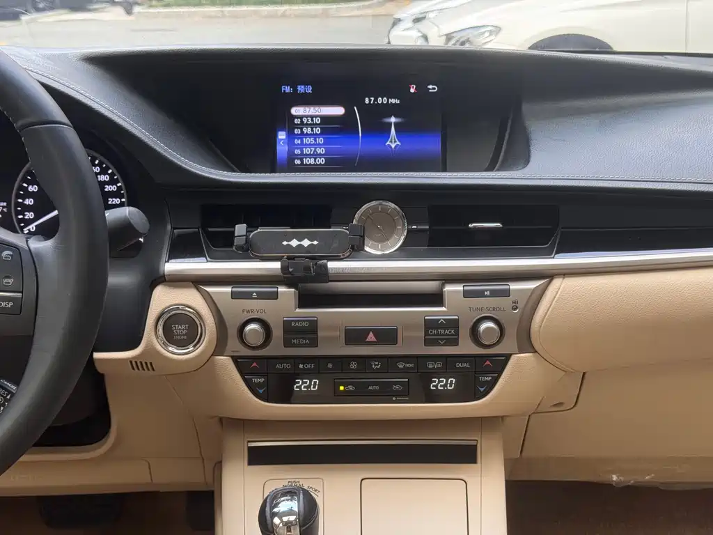 Lexus ES — миниатюра 6