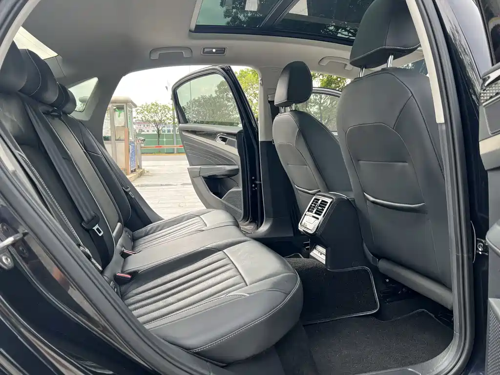 Volkswagen Passat 2022 330TSI Elite