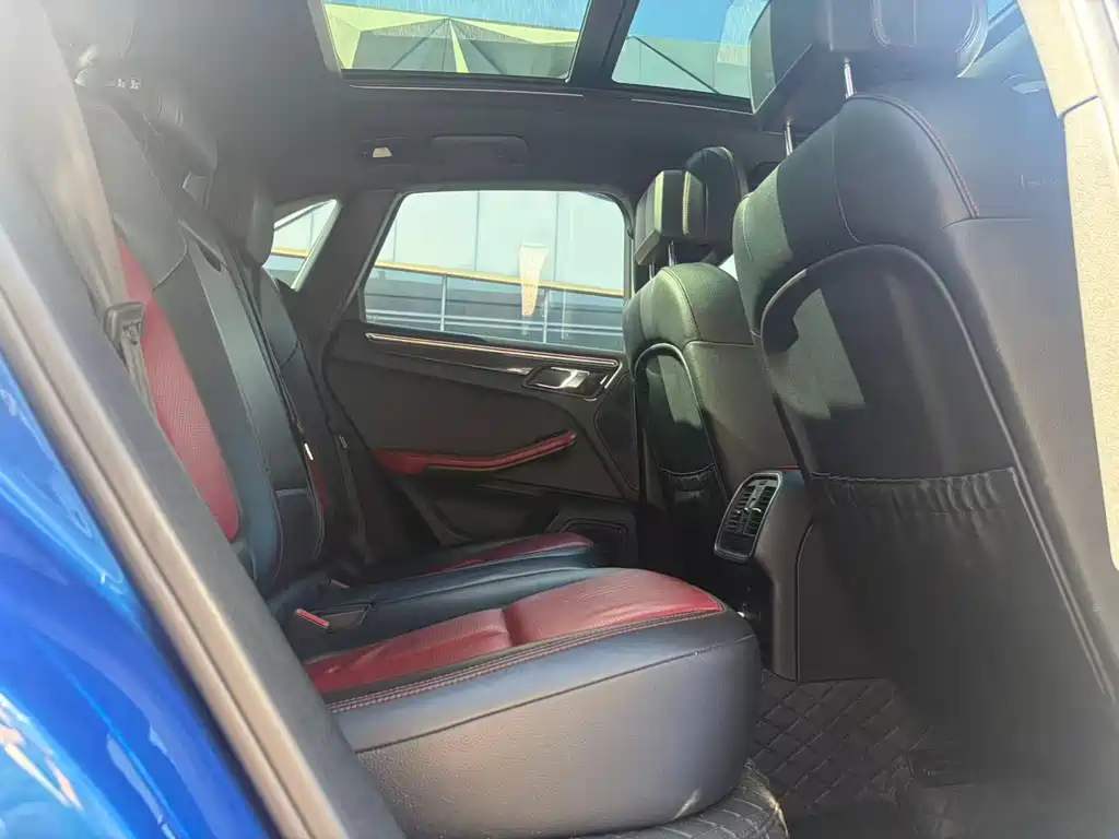 Porsche Macan — миниатюра 7