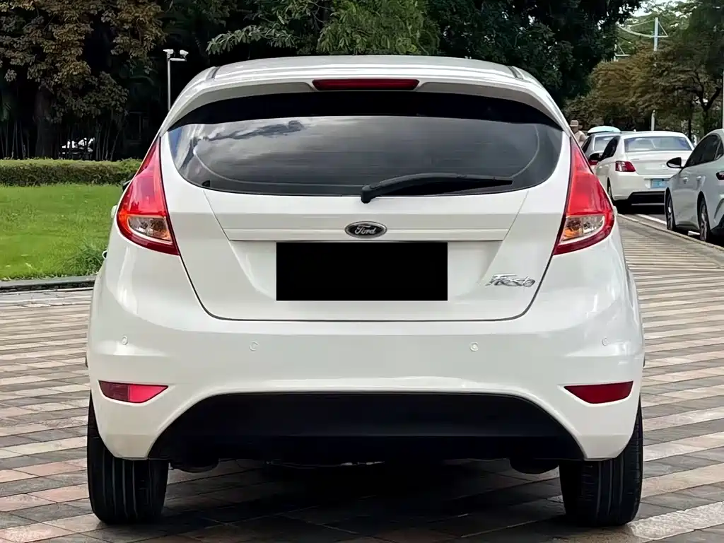 Ford Fiesta 2013 1.5L AT Fashion