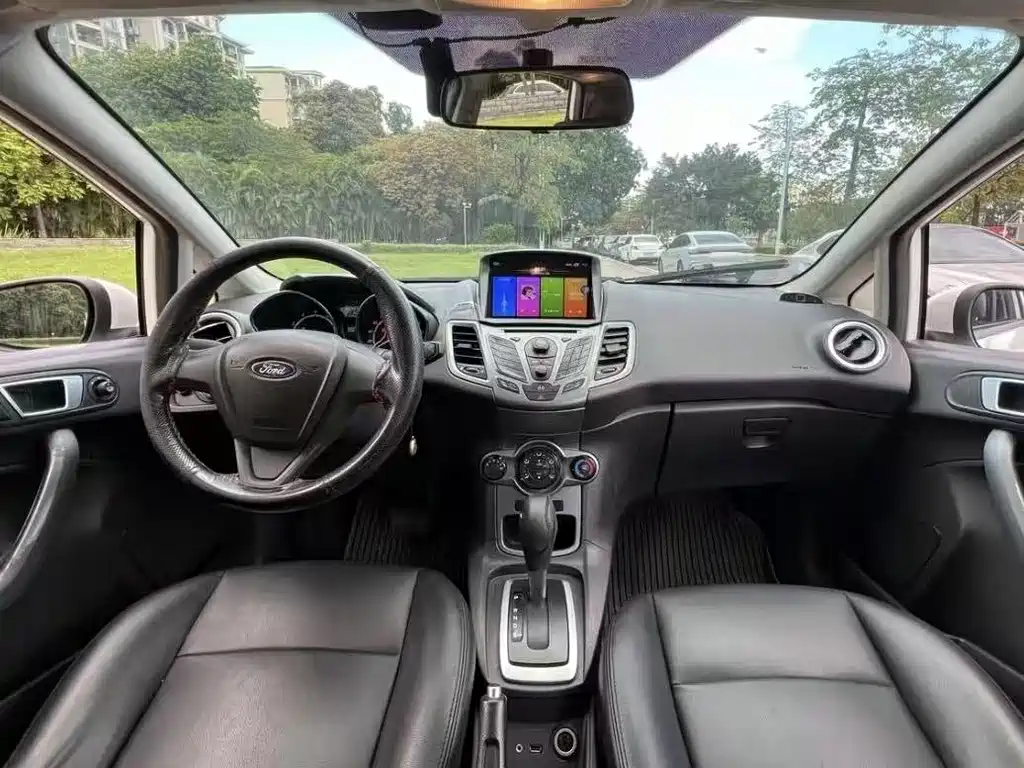 Ford Fiesta 2013 1.5L AT Fashion