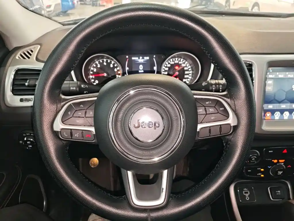 Jeep Compass — миниатюра 11
