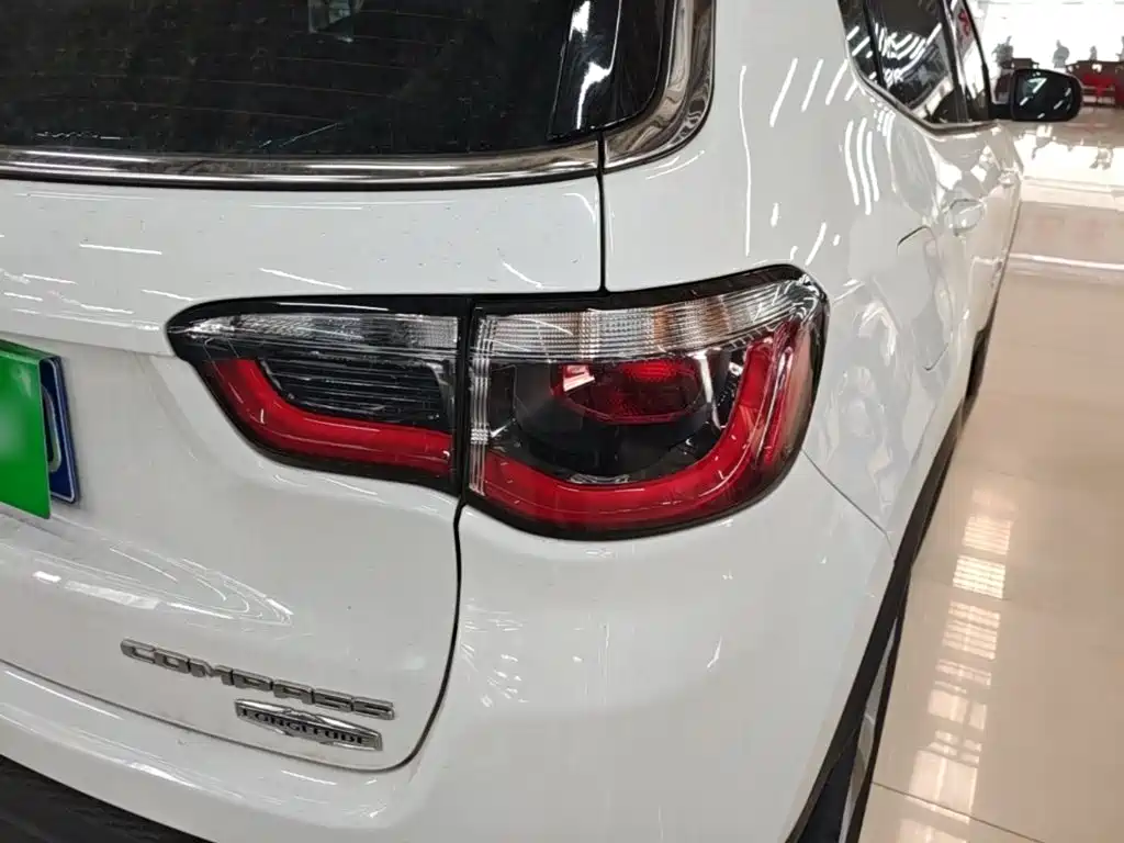 Jeep Compass — миниатюра 8