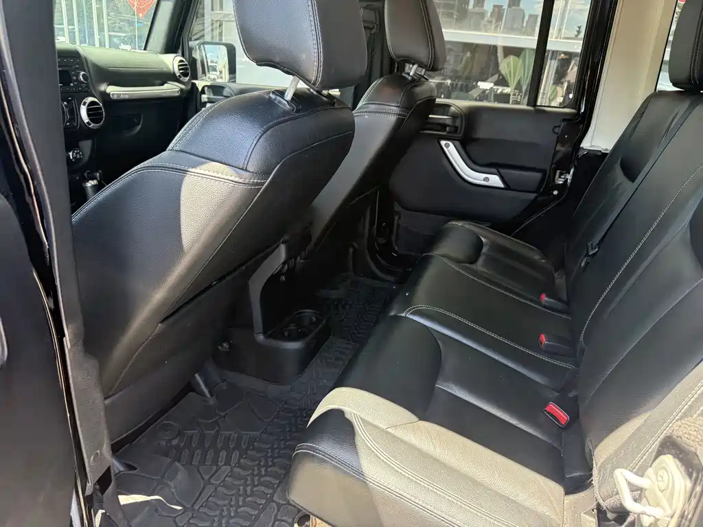 Jeep Wrangler — миниатюра 8