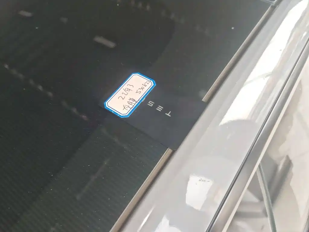 Tesla Model 3 — миниатюра 9