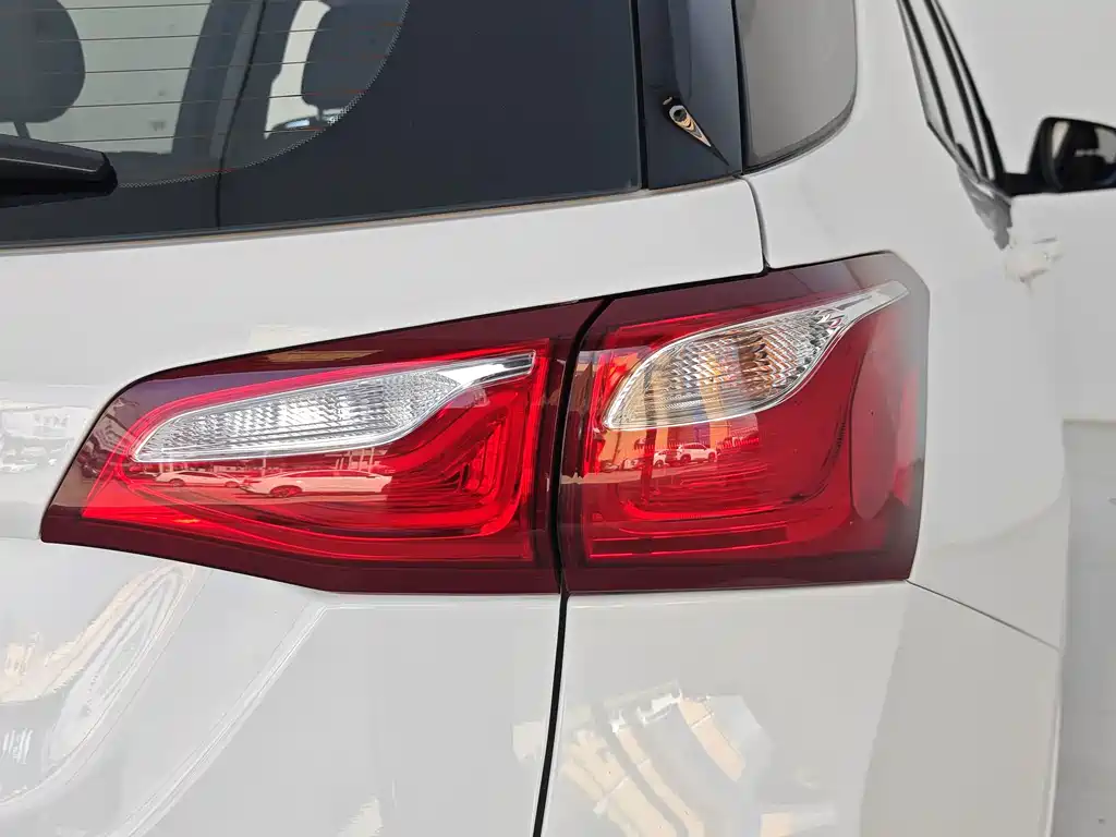 Chevrolet Equinox — миниатюра 18