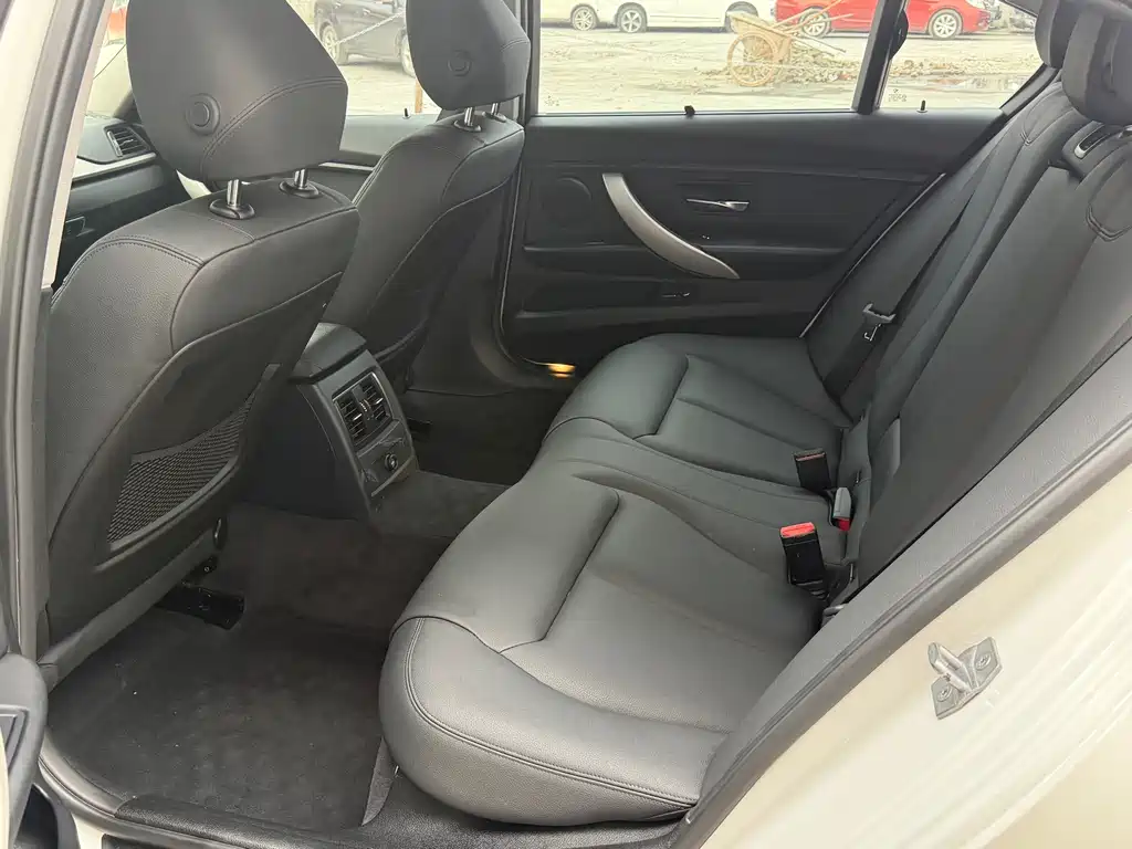 BMW 3 Series — миниатюра 4