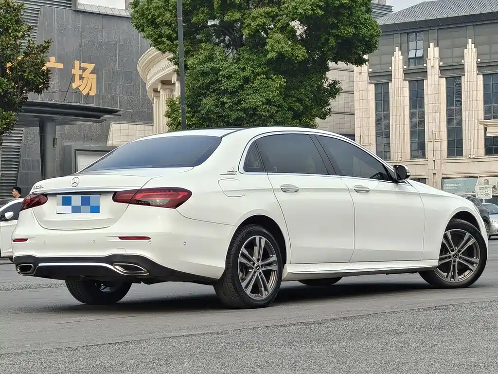 Mercedes-Benz E-Class — миниатюра 9