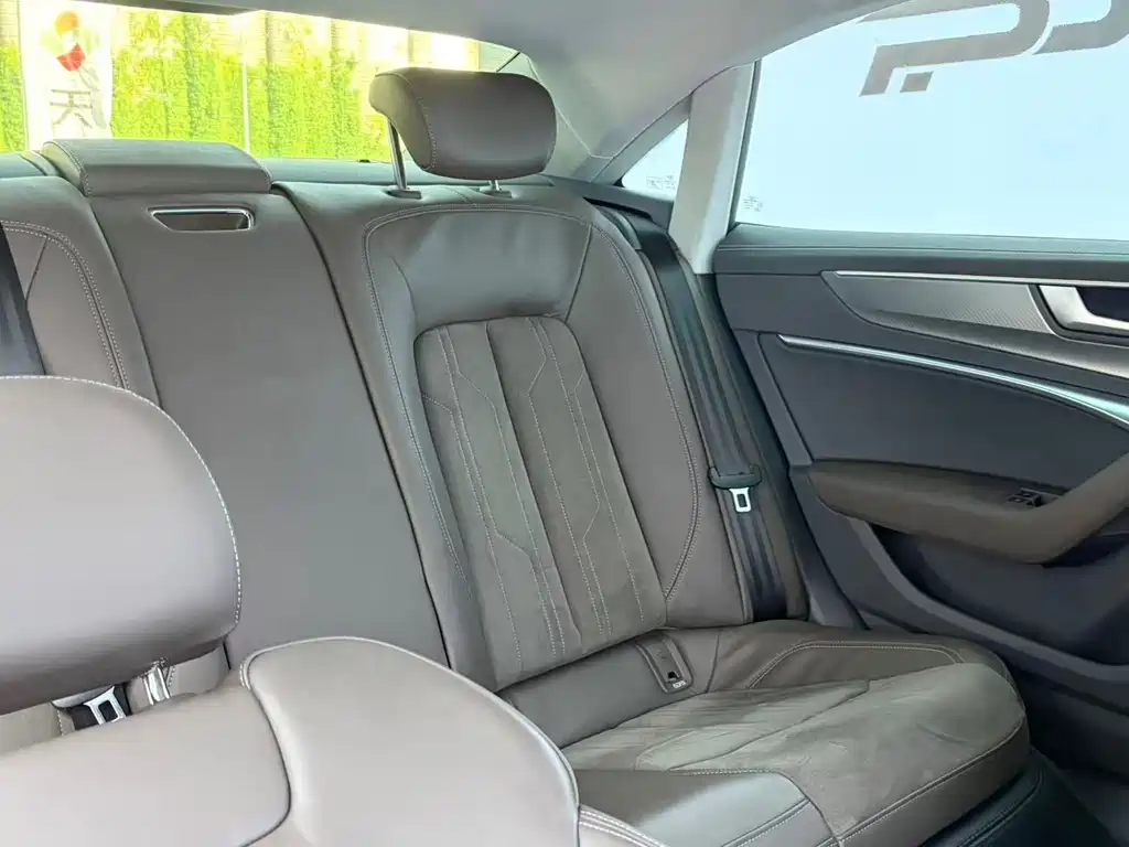 Audi A7L — миниатюра 22