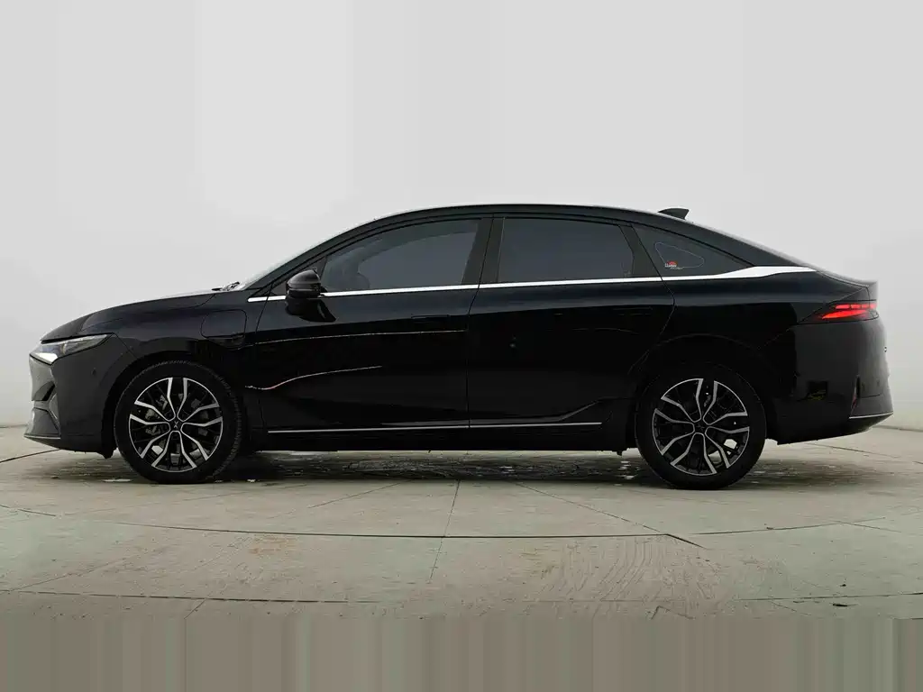 XPeng P5 — миниатюра 15