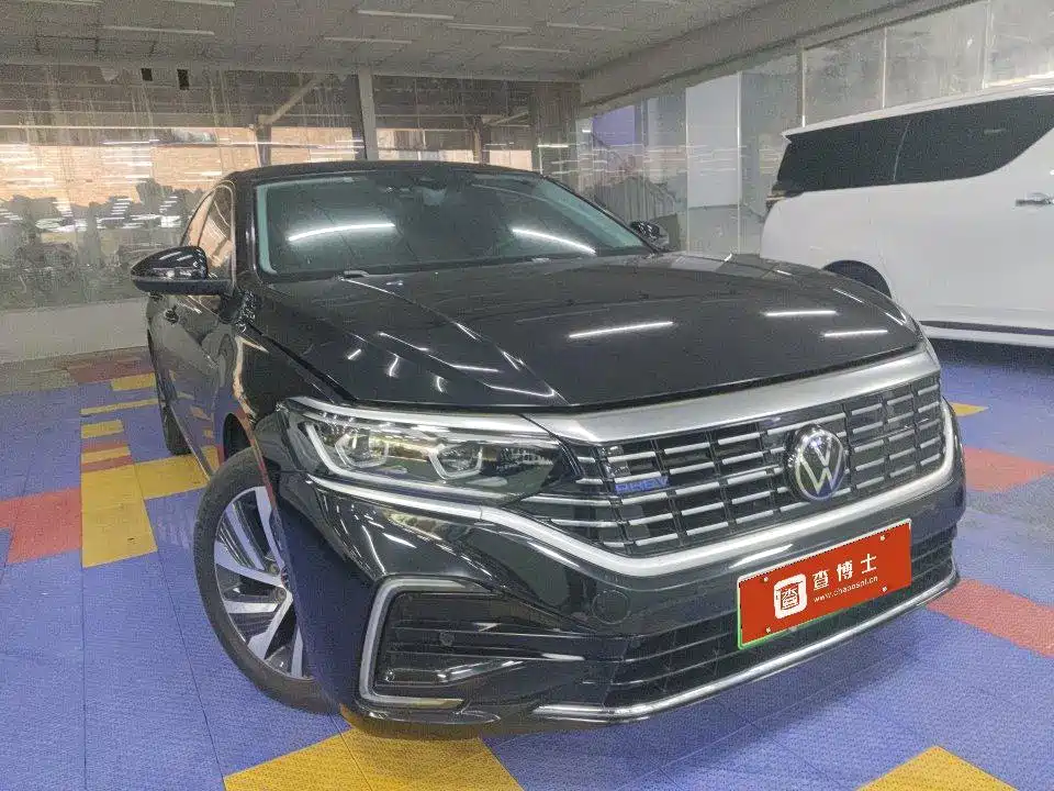 Volkswagen Passat PHEV — миниатюра 9