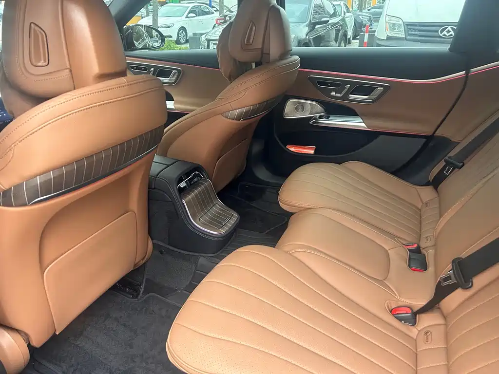 Mercedes-Benz E-Class — миниатюра 9