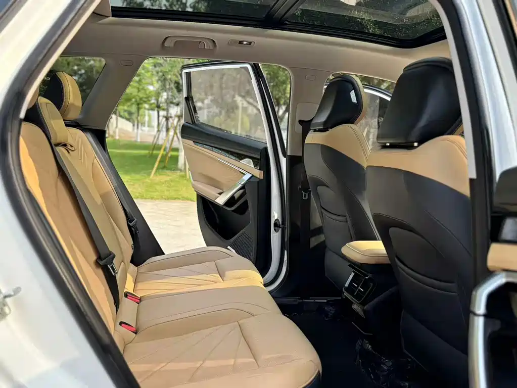 Geely Boyue L — миниатюра 8
