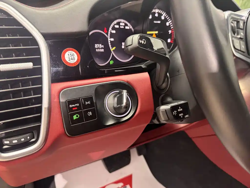 Porsche Cayenne Hybrid — миниатюра 11