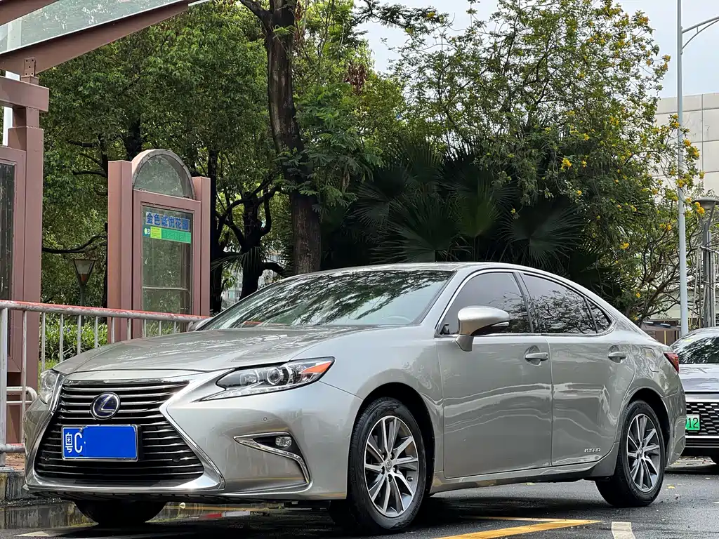 Lexus ES 2017