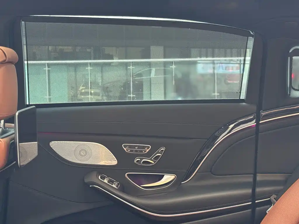 Mercedes-Benz S-Class — миниатюра 12