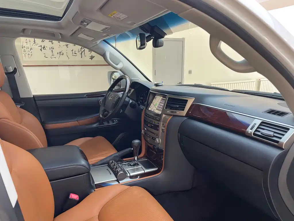 Lexus LX — миниатюра 10