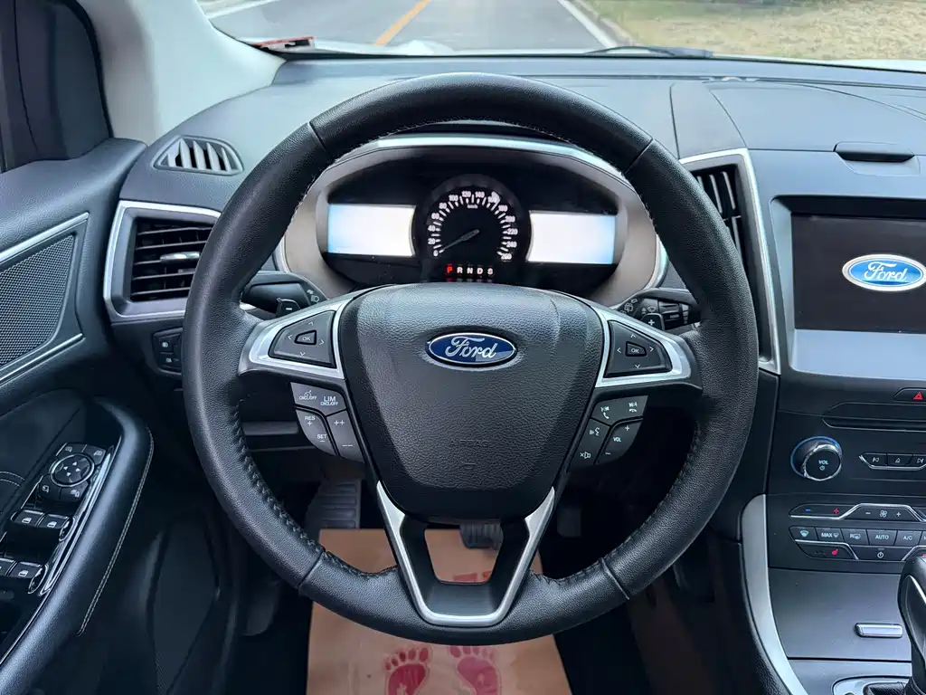 Ford Edge — миниатюра 6