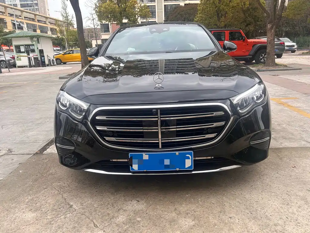Mercedes-Benz E-Class — миниатюра 2