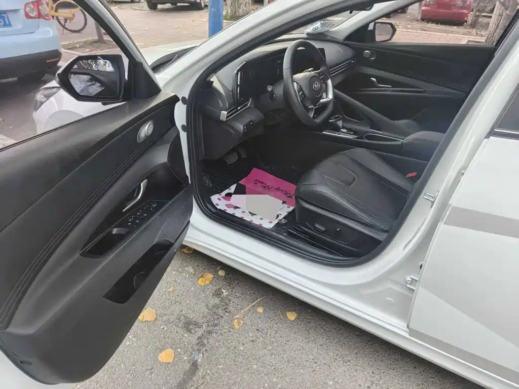 Hyundai Elantra — миниатюра 9