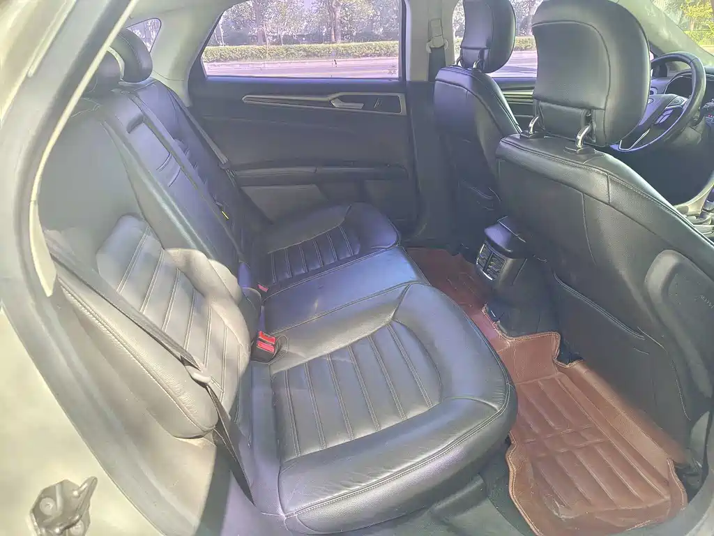Ford Mondeo — миниатюра 8