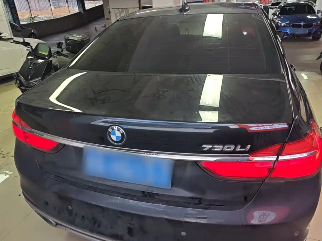 BMW 7 Series — миниатюра 6