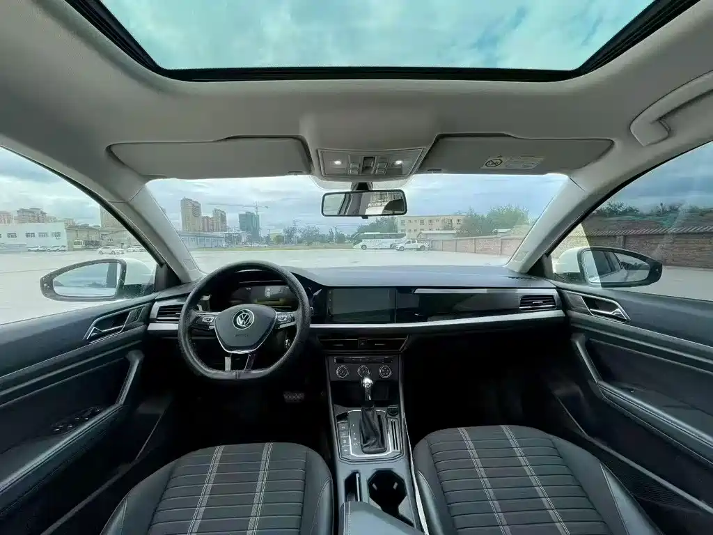 Volkswagen Lavida — миниатюра 5