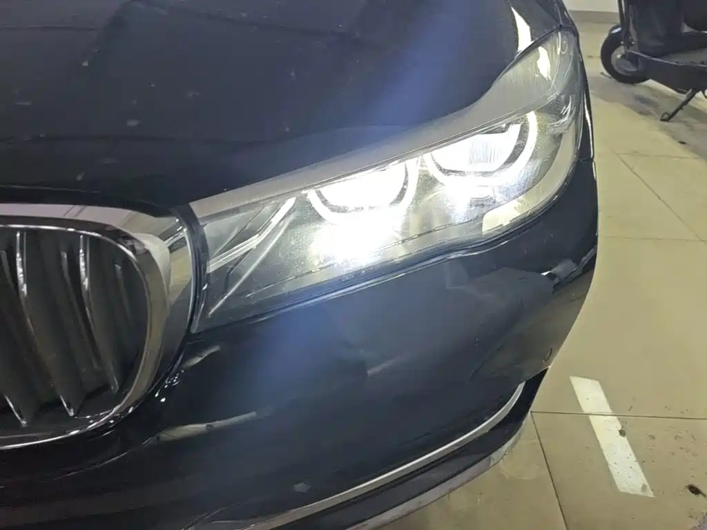 BMW 7 Series — миниатюра 24