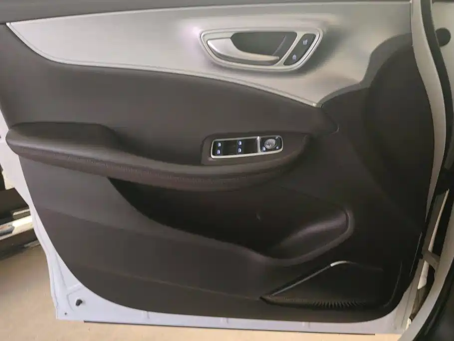 Roewe iMAX8 — миниатюра 7