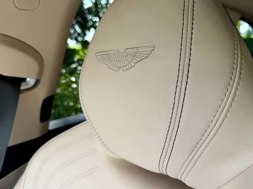 Aston Martin DBX — миниатюра 4