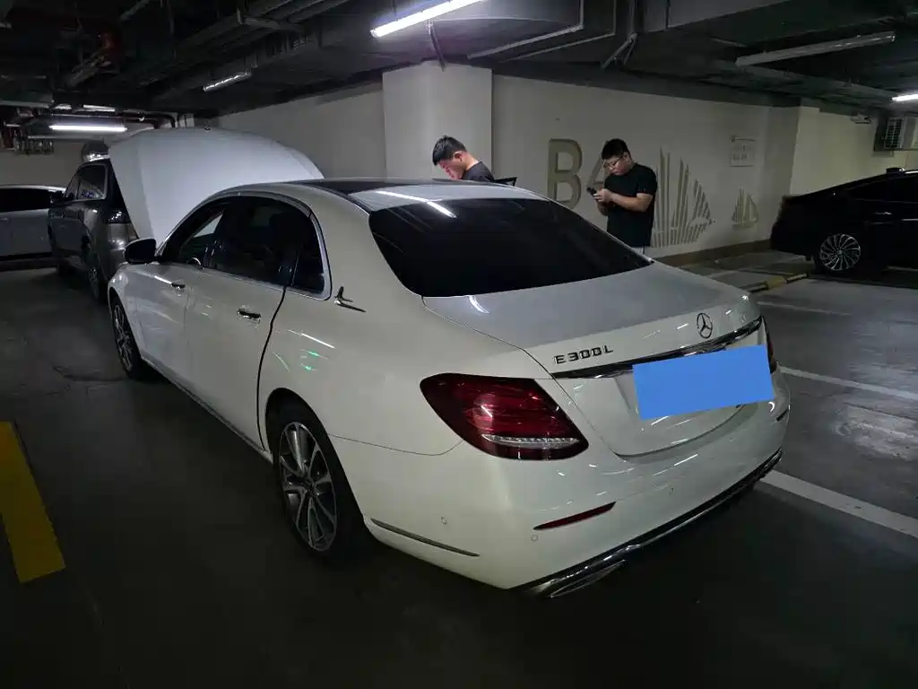 Mercedes-Benz E-Class — миниатюра 8