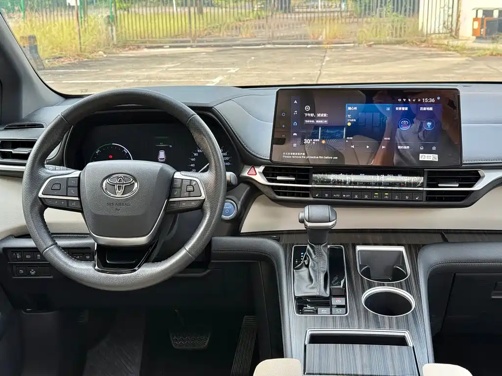 Toyota Granvia — миниатюра 13