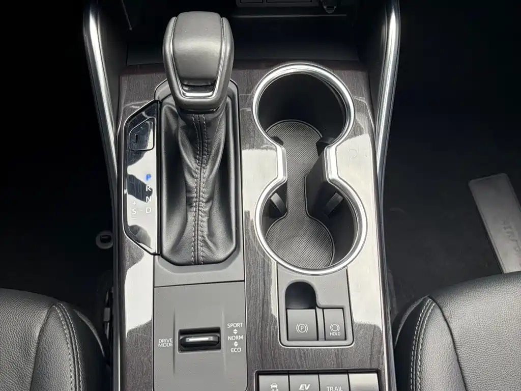 Toyota Crown Kluger — миниатюра 13