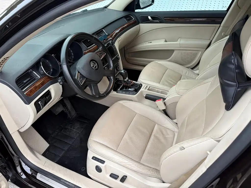 Skoda Superb — миниатюра 4