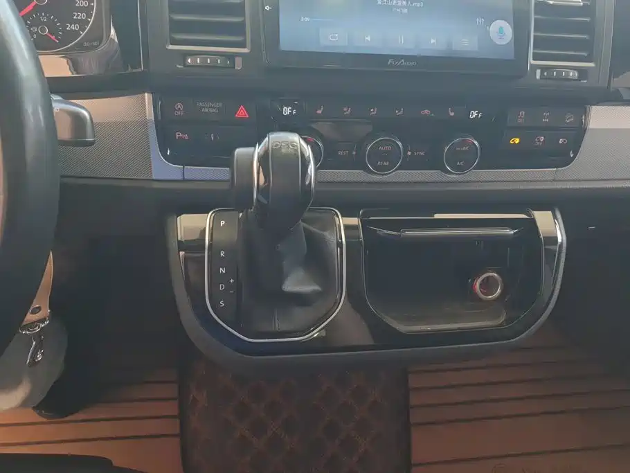 Volkswagen Multivan — миниатюра 16