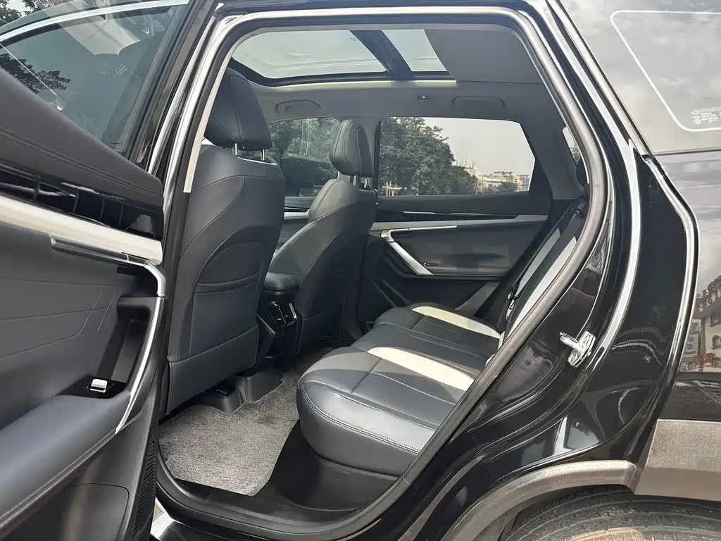 Geely Boyue L — миниатюра 8