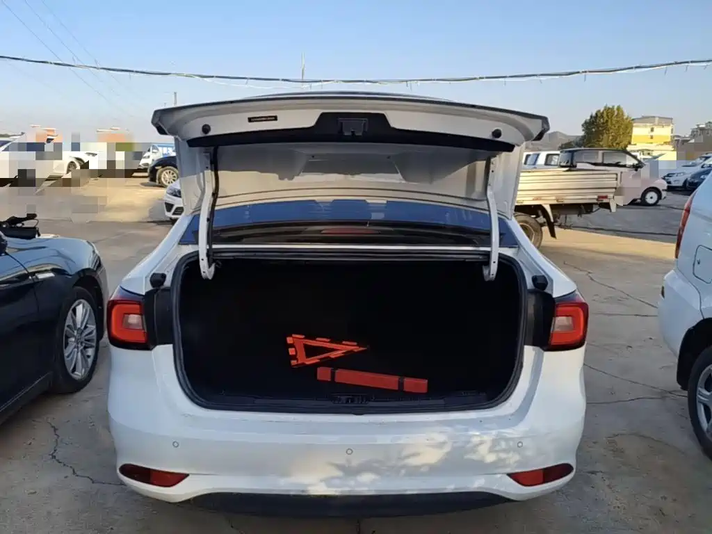 Roewe i5 — миниатюра 19