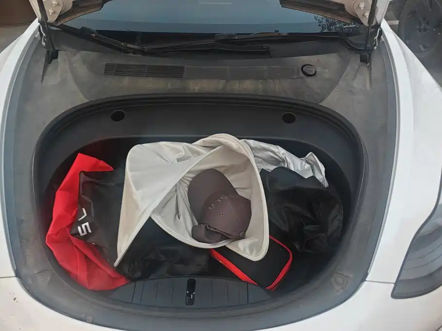 Tesla Model 3 — миниатюра 10